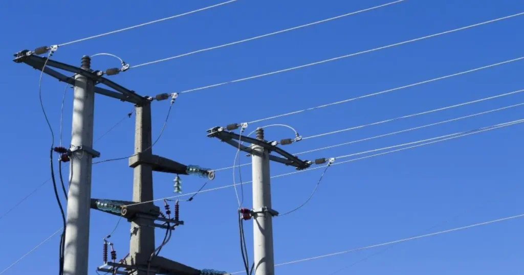 Comprendre et Utiliser la Ligne HTA pour Optimiser Votre Réseau Électrique